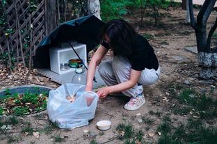 歌舞女郎回忆和托蒂露水情缘：这件事让我受伤，希望他能向我道歉